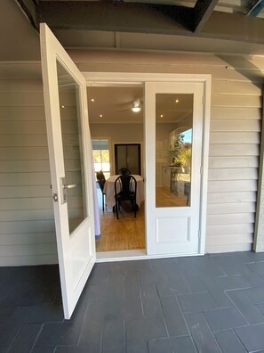 Outdoor dining - Central 1940s Bendigo Home Hamptons Heritage Reno (Long Gully)