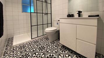 Shower, towels, soap, toilet paper