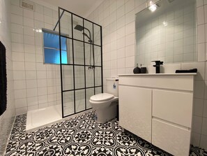 Bruser, håndklæder, Sæbe, Toiletpapir