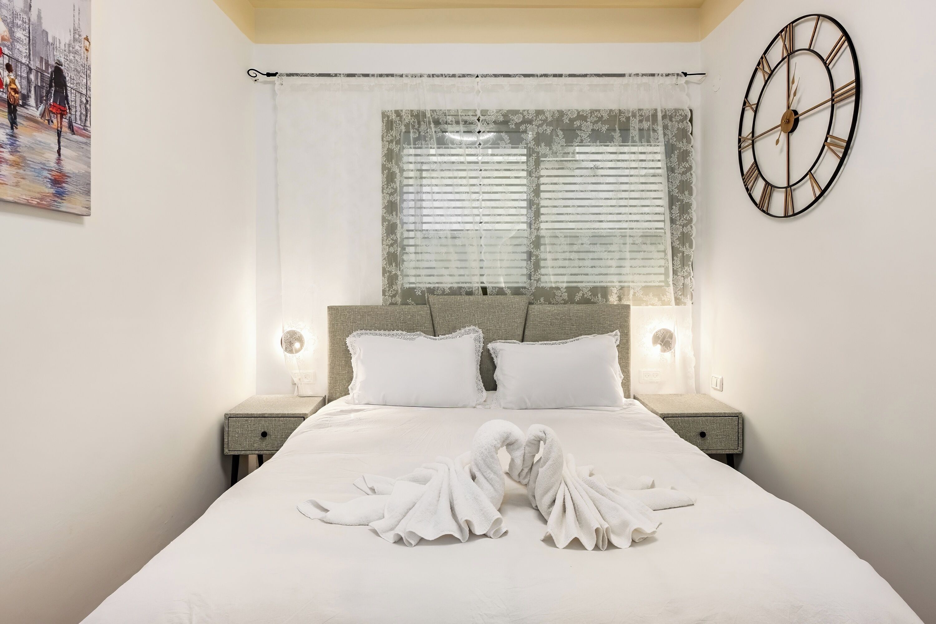 Iron/ironing board, WiFi, bed sheets