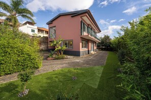 Exterior - Casa da Anoneira – House with Pool and Sea View (Funchal)