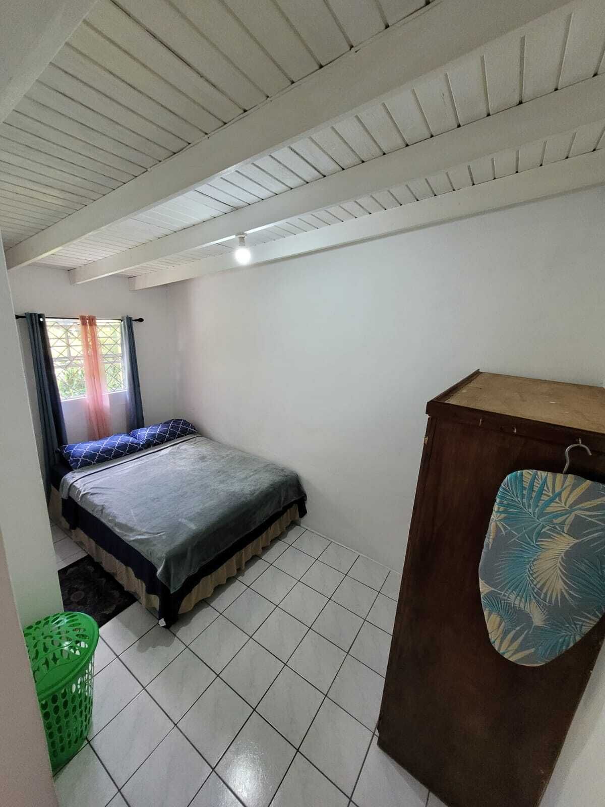 Fer et planche à repasser, Wi-Fi, draps fournis