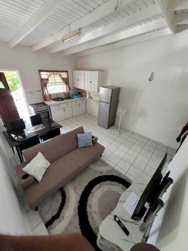 Charming 1-bedroom apartment with AC in lovely Castries