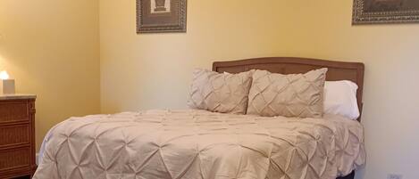 1 bedroom, WiFi (free), bed sheets