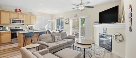 Télévision, cheminée