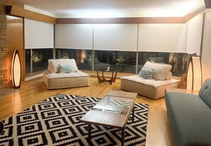 Interior - Pano Gorge Views  Mid-Century with Outdoor Oasis, Year Round Pool/Hot Tub (The Dalles)
