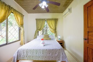 2 bedrooms, WiFi, bed sheets - Casa Mango Two-bedroom home a short 4-minutes walk from the ocean, w/ pool & BBQ (Guanacaste Province)
