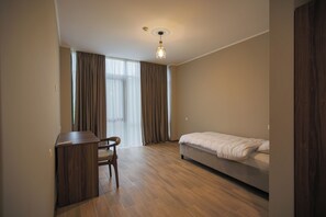 Laptop workspace, free WiFi - HOTEL NABADA (Likhauri)