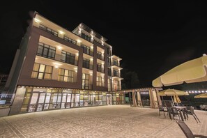 المنشأة من الخارج