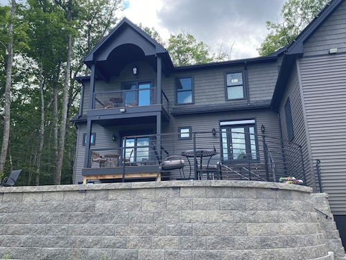 New luxurious one bedroom, Big Sebago Lake getaway