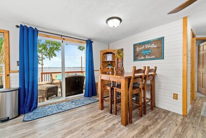Lake It Easy Hideaway house on Lake Madison