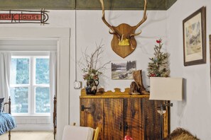Interior - Camp Red Lodge - Cozy & Convenient (Red Lodge)