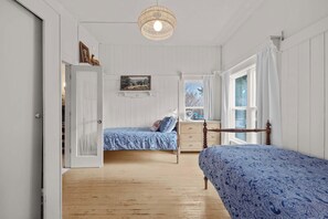 2 chambres, fer et planche à repasser, Wi-Fi, draps fournis