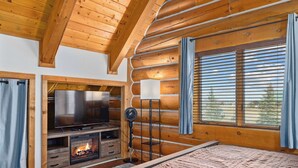 Unclassified image, 2 of 48, button - Henry's Hideaway Cabin (Red Lodge)