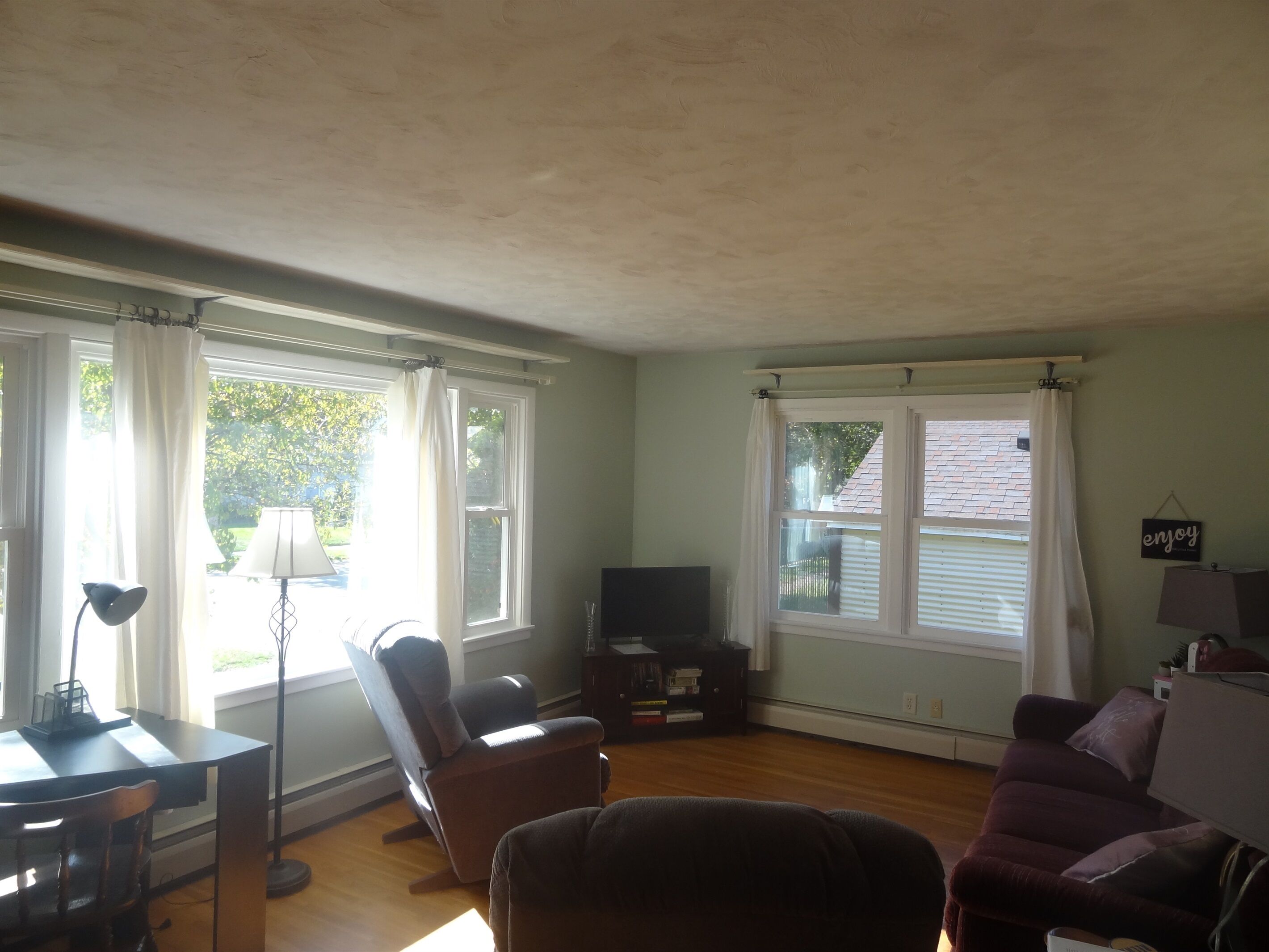 TV connectée, lecteur de DVD, livres, vidéothèque