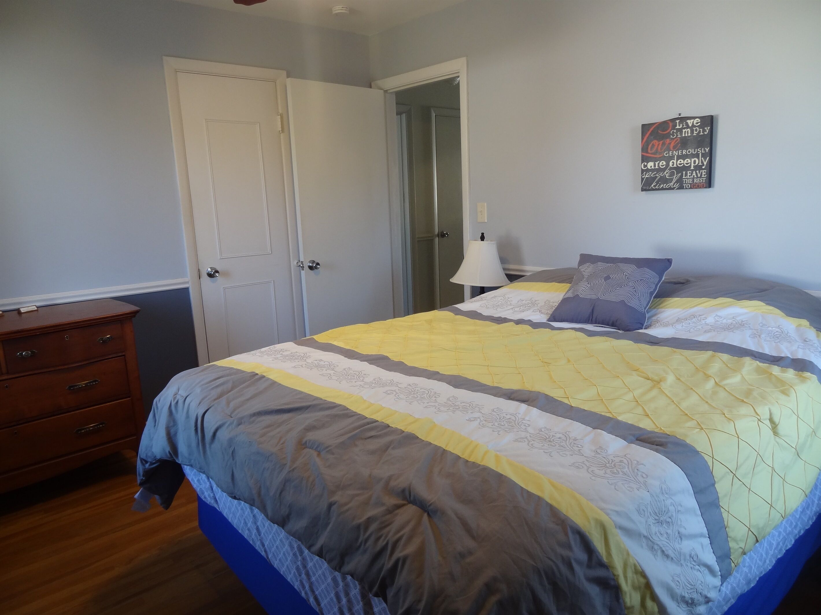 办公桌、熨斗/熨衣板、旅行婴儿床、免费 WiFi