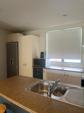 Micro-ondes, four, plaque de cuisson, lave-vaisselle