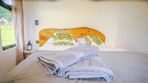 Chalet familiar, balcón, vista al jardín | Minibar, wifi gratis y ropa de cama 