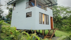 Chalet familiar, balcón, vista al jardín | Minibar, wifi gratis y ropa de cama 