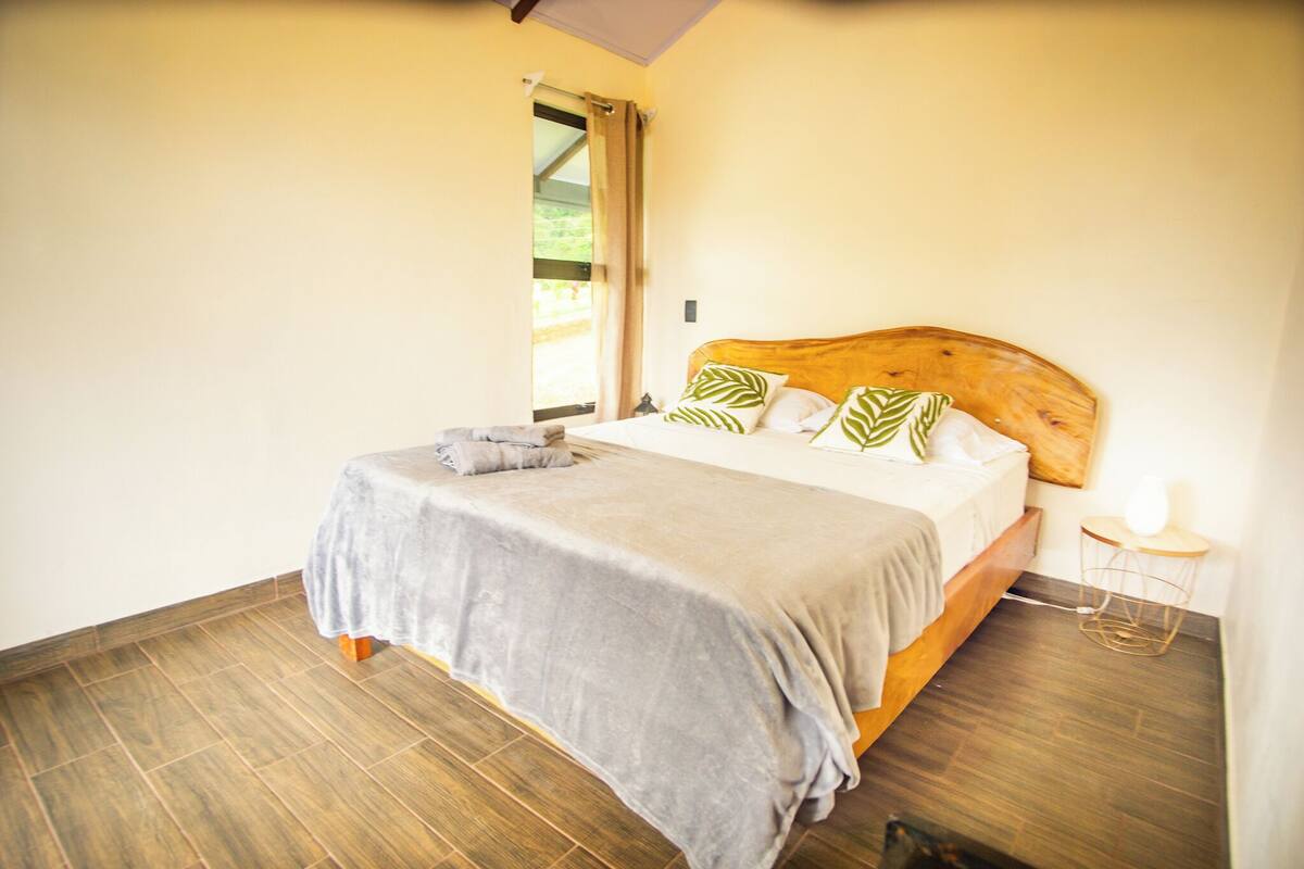 Familienchalet, Balkon, Gartenblick | Minibar, kostenloses WLAN, Bettwäsche