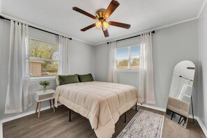 3 bedrooms, desk, iron/ironing board, free WiFi