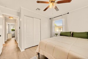 3 habitaciones, escritorio, tabla de planchar con plancha y wifi gratis 