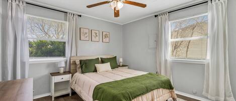 3 habitaciones, escritorio, tabla de planchar con plancha y wifi gratis