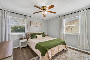 3 Schlafzimmer, Schreibtisch, Bügeleisen/Bügelbrett, kostenloses WLAN