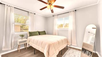 3 Schlafzimmer, Schreibtisch, Bügeleisen/Bügelbrett, kostenloses WLAN