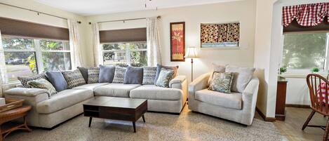 Smart-TV, Bücher, Stereoanlage