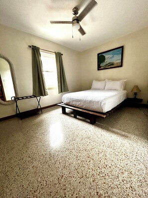 3 bedrooms, desk, iron/ironing board, travel crib