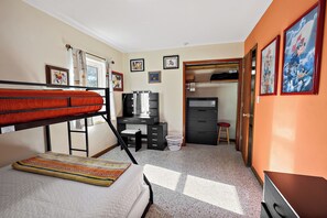 3 bedrooms, desk, iron/ironing board, travel crib