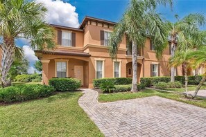 Exterior - Regal Palms 4BR Getaway • Resort Stay • Great for Families (Davenport)