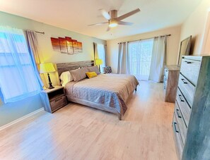 4 bedrooms, iron/ironing board, WiFi, bed sheets - Regal Palms 4BR Getaway • Resort Stay • Great for Families (Davenport)