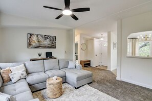 TV, fireplace - Minutes to hot springs, trails & town in this spacious Buena Vista retreat (Buena Vista)