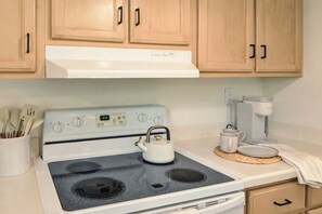 Microwave, oven, stovetop, dishwasher - Minutes to hot springs, trails & town in this spacious Buena Vista retreat (Buena Vista)