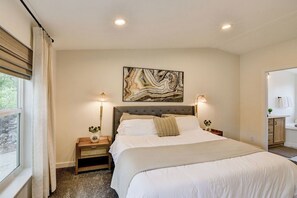 3 habitaciones, tabla de planchar con plancha, wifi y ropa de cama 