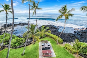 Property grounds - Exceptional Oceanfront Luxury Condo, Top Floor, Full AC, Elevator (Kailua-Kona)