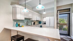 Unclassified image, 4 of 36, button - Exceptional Oceanfront Luxury Condo, Top Floor, Full AC, Elevator (Kailua-Kona)