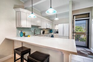 Coffee/tea maker, fridge, microwave, oven - Exceptional Oceanfront Luxury Condo, Top Floor, Full AC, Elevator (Kailua-Kona)