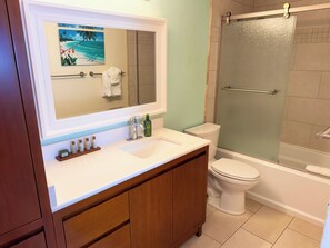 Shower - Exceptional Oceanfront Luxury Condo, Top Floor, Full AC, Elevator (Kailua-Kona)