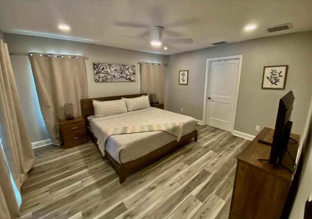 Iron/ironing board, travel crib, WiFi, bed sheets