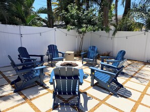 Terrace/patio - Relaxing Pool-Fire Pit-Putt-Putt-Pool Table-Air Hockey-PingPong-5 miles to AMI (Bradenton)