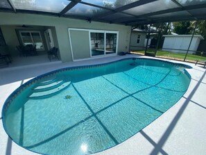 Pool - Relaxing Pool-Fire Pit-Putt-Putt-Pool Table-Air Hockey-PingPong-5 miles to AMI (Bradenton)
