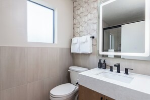 Deluxe Room | Bathroom - Adobe Desert Boutique Motel (Panguitch)