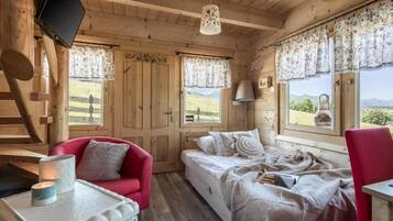 Chalé, 2 quartos | Ferros/tábuas de passar roupa, Wi-Fi de cortesia, roupa de cama