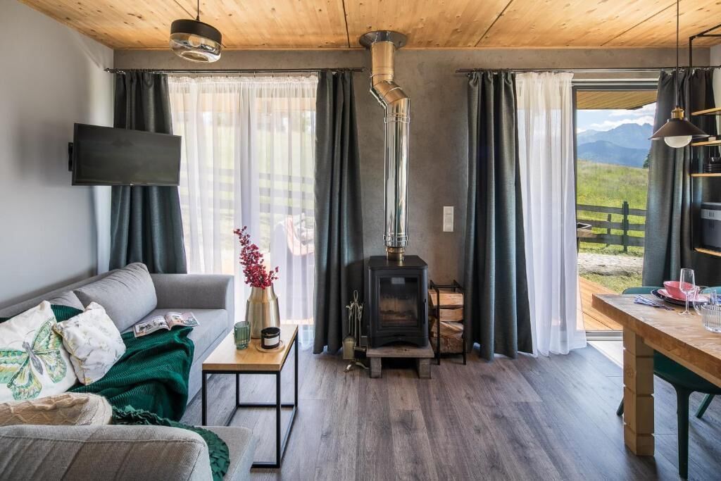 Chalet, 3 chambres | Coin séjour | Télévision à écran plat