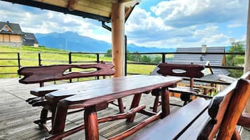 House, 4 Bedrooms | Outdoor dining