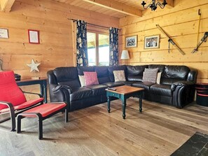 Casa, 4 quartos | Área de estar