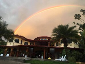 Exterior - Toucans, Waterfalls, Stunning Sunsets!  A Jungle Villa, 5-8 BR, with full staff (Barú)